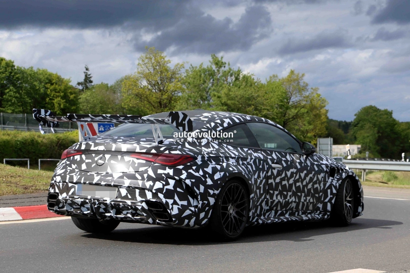 全球限 30 辆：奔驰 AMG CLE 63 Mythos 路测图曝光 - 图9
