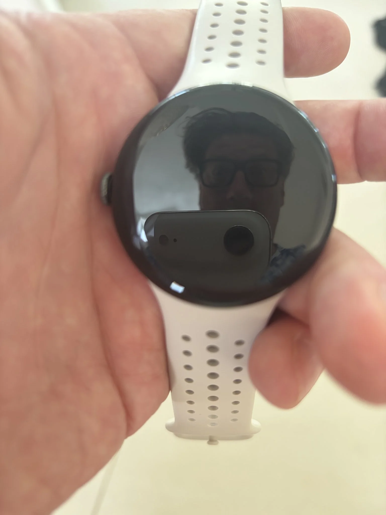 谷歌Pixel Watch 5智能手表原型曝光，网友潜水时发现 - 图3