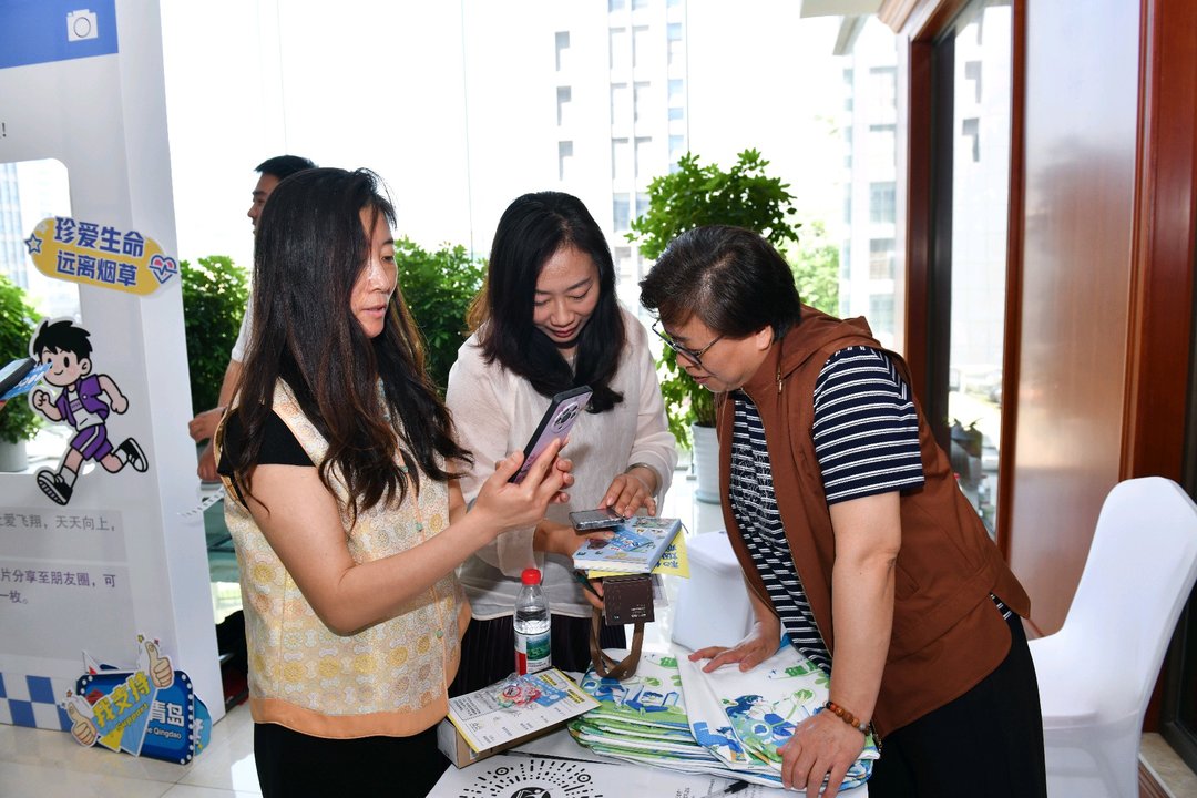 共筑“无烟”环境！青岛开展控烟知识进百家现场宣传 - 图2