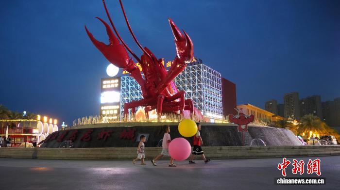 夏日美食湖北小龙虾热销海外 - 图1