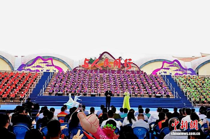 中国文联文艺志愿服务演出走进宁夏闽宁镇 文艺送暖润民心 - 图1