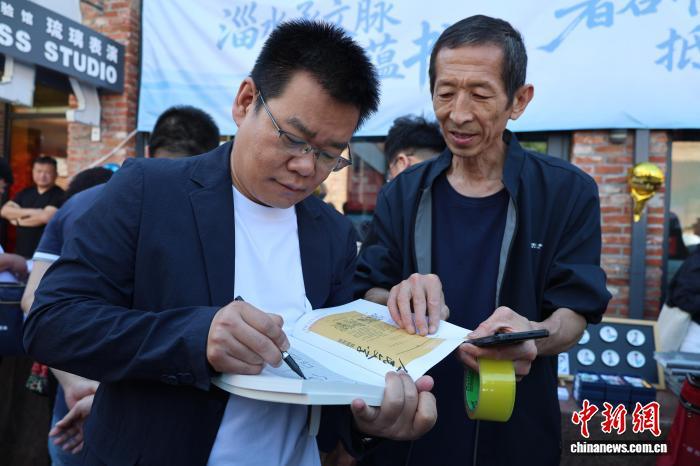 文坛名家走出书斋，把文学之根扎进县域乡土 - 图3