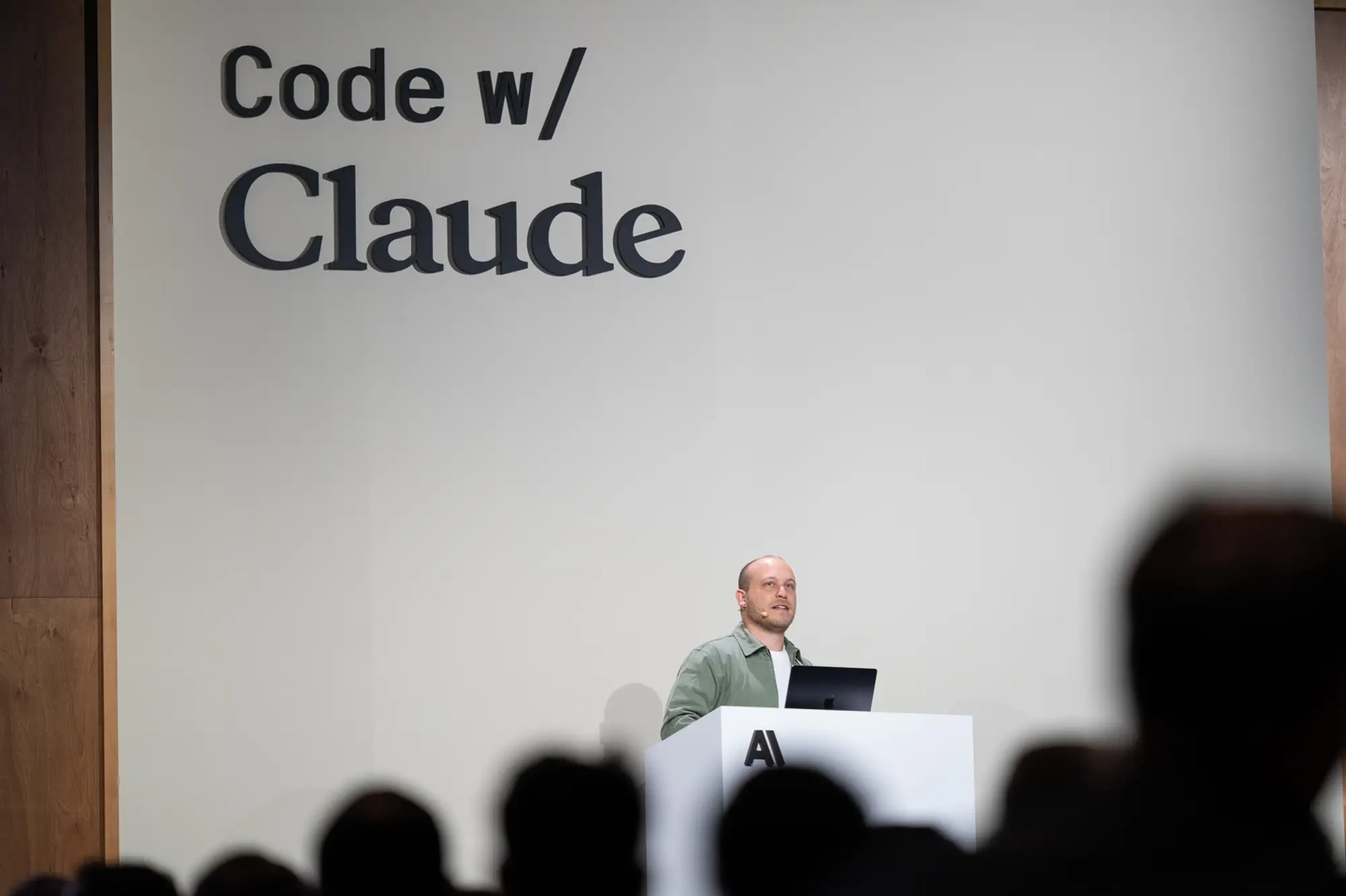 Claude Code创始人建议计算机科学毕业生创业：现在是黄金时代 - 图1