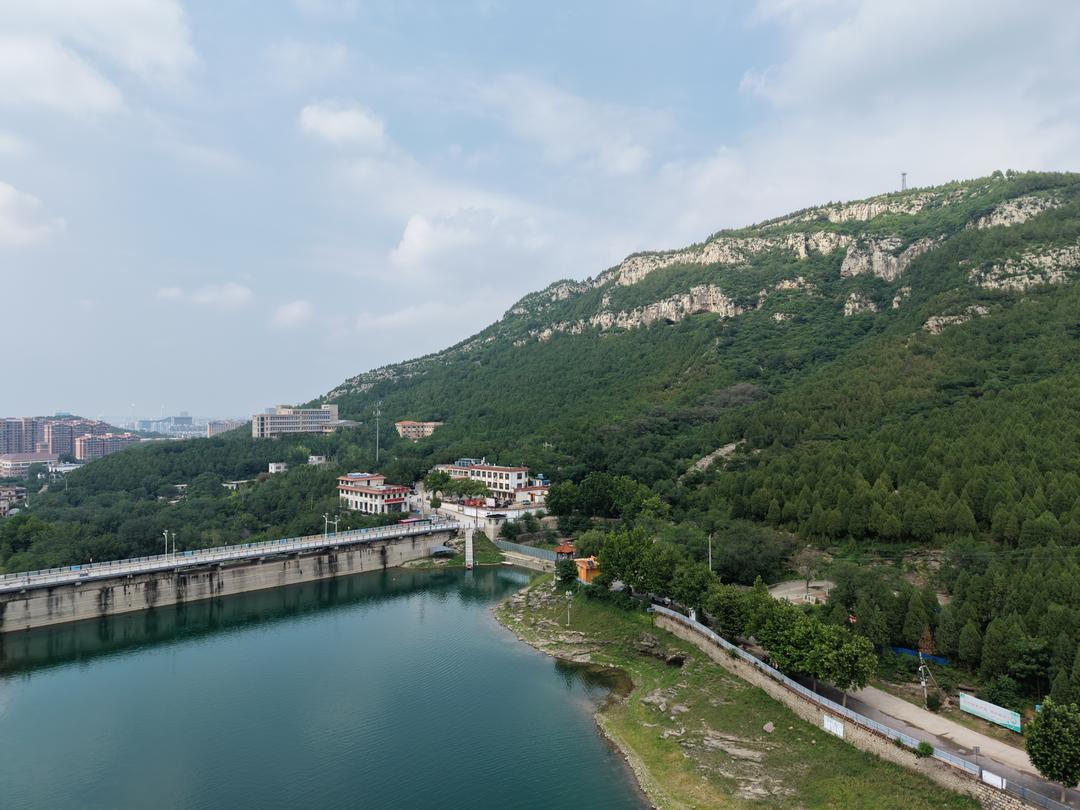 雨后浆水泉水库碧水如镜 - 图2