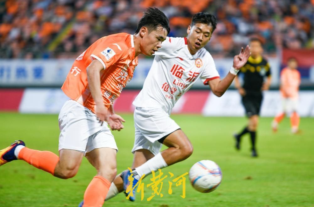 齐鲁超赛济南赛区首场夜战，双方争抢展现顽强斗志 - 图3