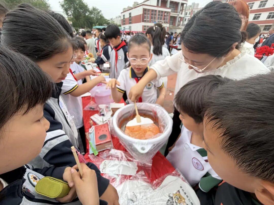 云端共绘民族情，童心逐梦展风采——威海高区实验小学“六一”主题活动绽放异彩 - 图31