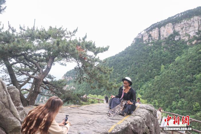 多国“洋网红”走进江西庐山 领略匡庐山水自然之美 - 图3