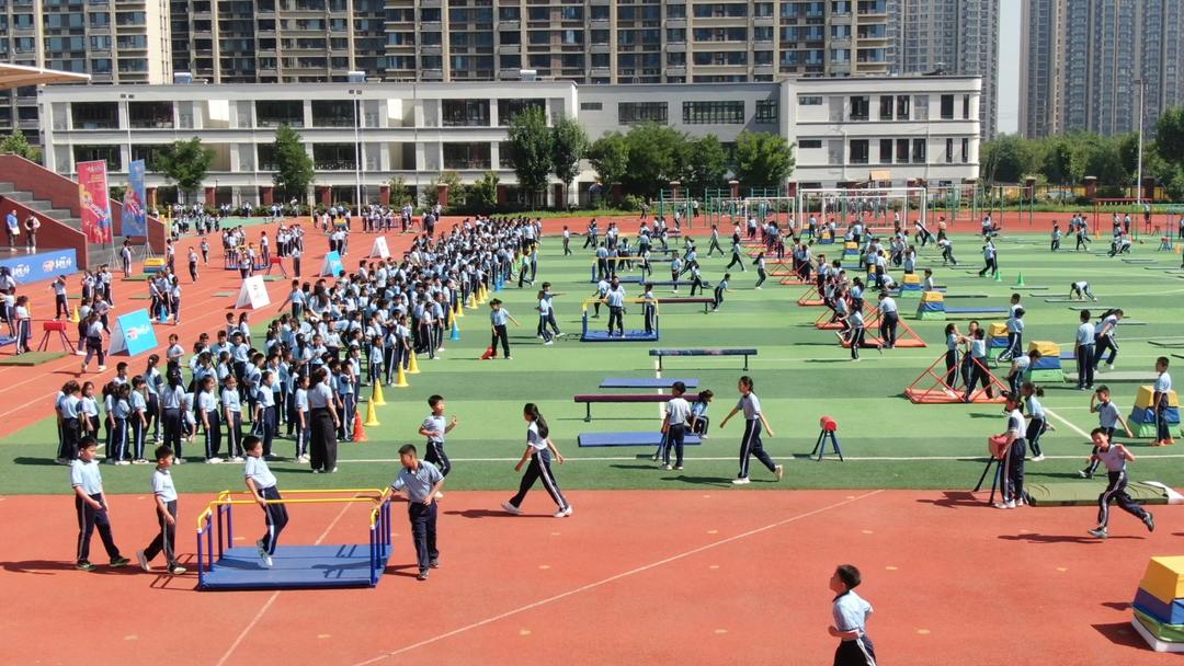 “奔跑吧·少年”，1700余名学生校园炫技 - 图3
