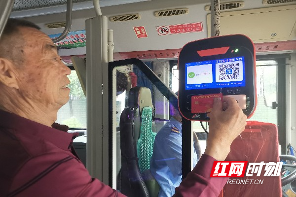 嘉禾县：优待相伴出行路 尊崇敬意暖老兵 - 图1