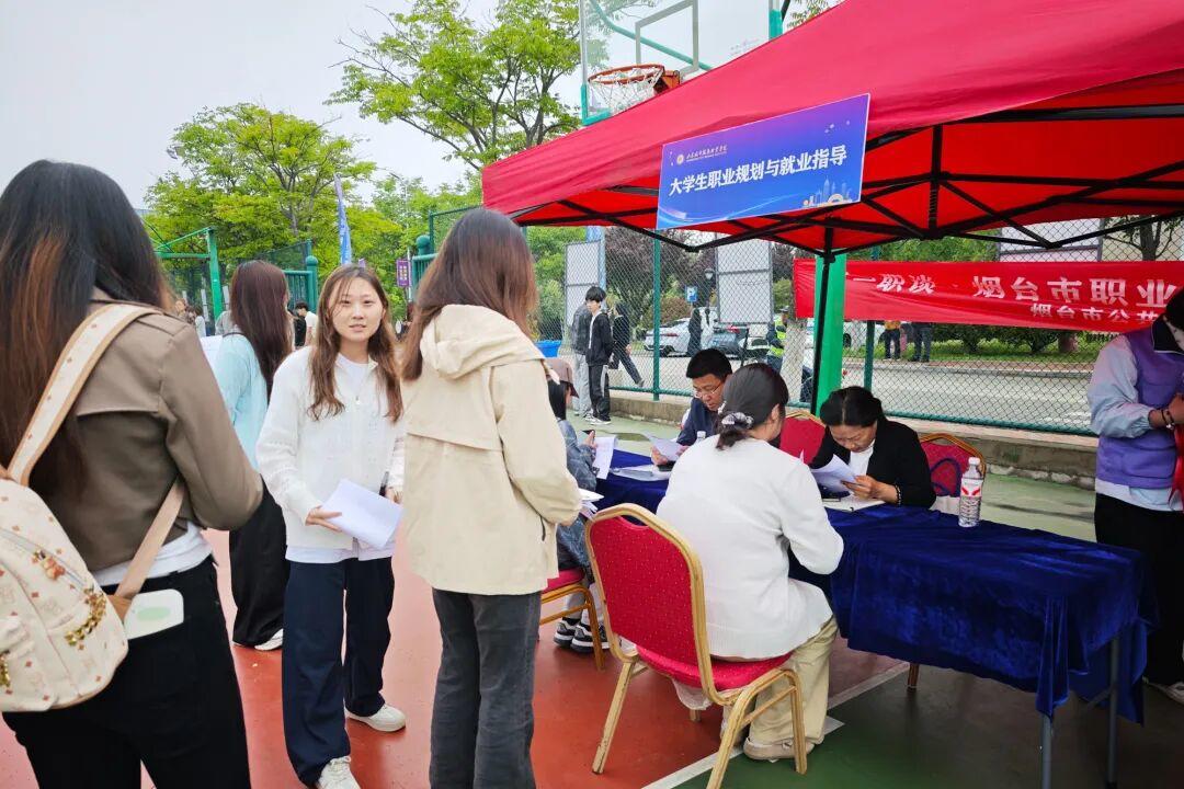 327家企业、5000+岗位，山东城市服务职业学院双选会搭建就业实习直通车 - 图7