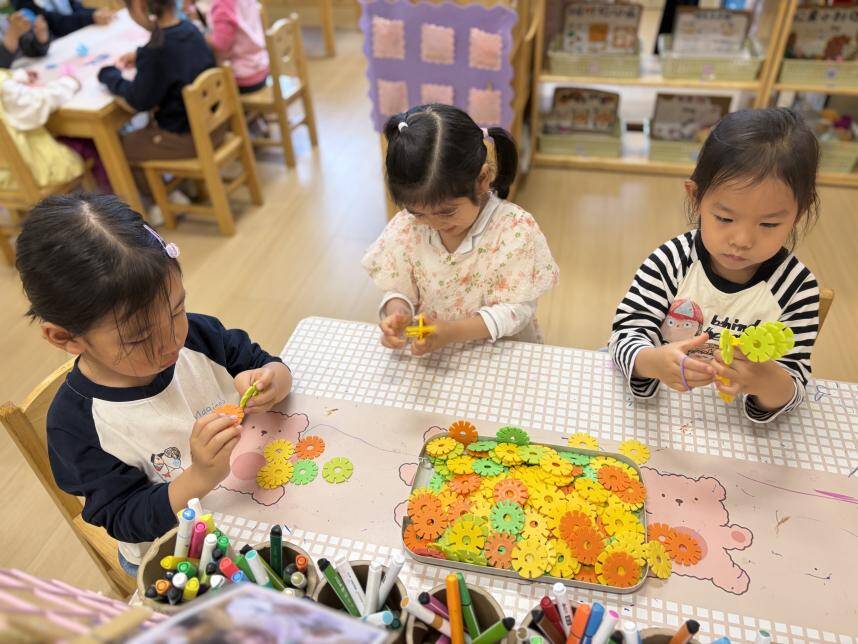 雪花片变“麦田”，小手动起来的奇思妙想 - 图1