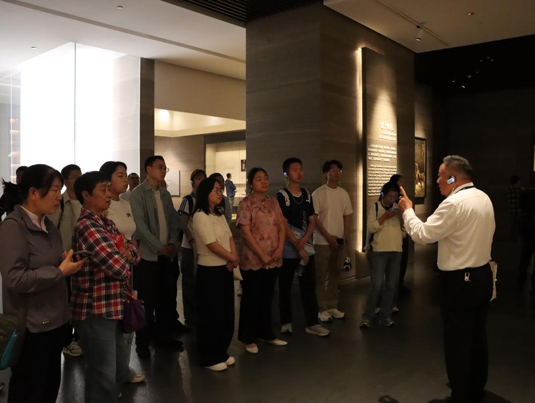 传统文化润师心，师道铸魂促网育——山一大“集思网益”辅导员工作室开展曲阜研学暨网络视觉表达实践活动 - 图2