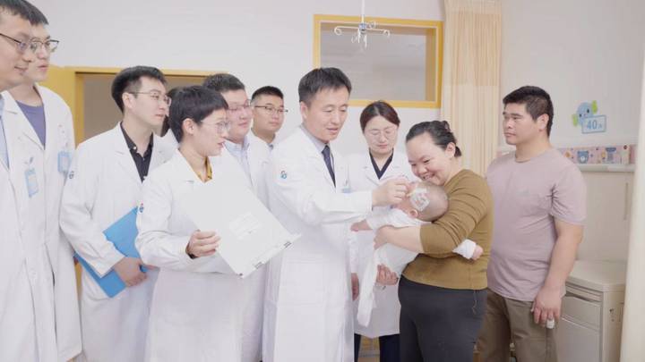 济南儿童医院郭磊：别人的午休，他的“铅衣时刻” - 图3