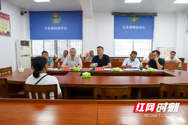 江永：李群辉到县信访局接访调研 - 图1