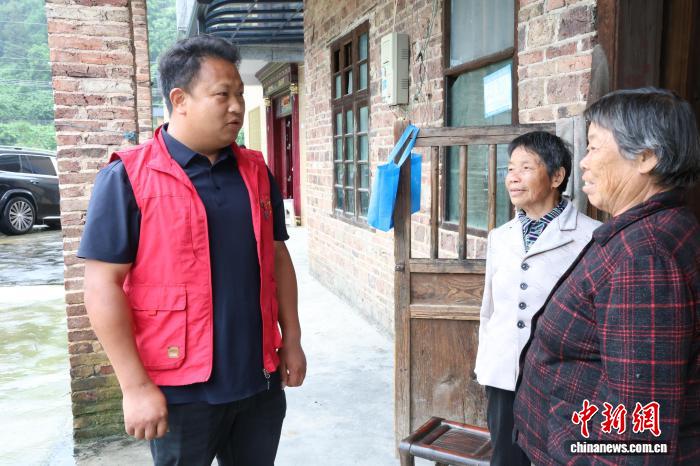 乡贤捐款饭菜管够 湖南涟源“长辈食堂”里的幸福滋味 - 图1