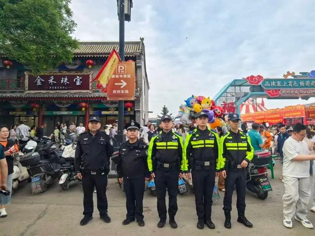 朔城公安全力护航马邑文化旅游季 坚守岗位守护庙会平安 - 图3