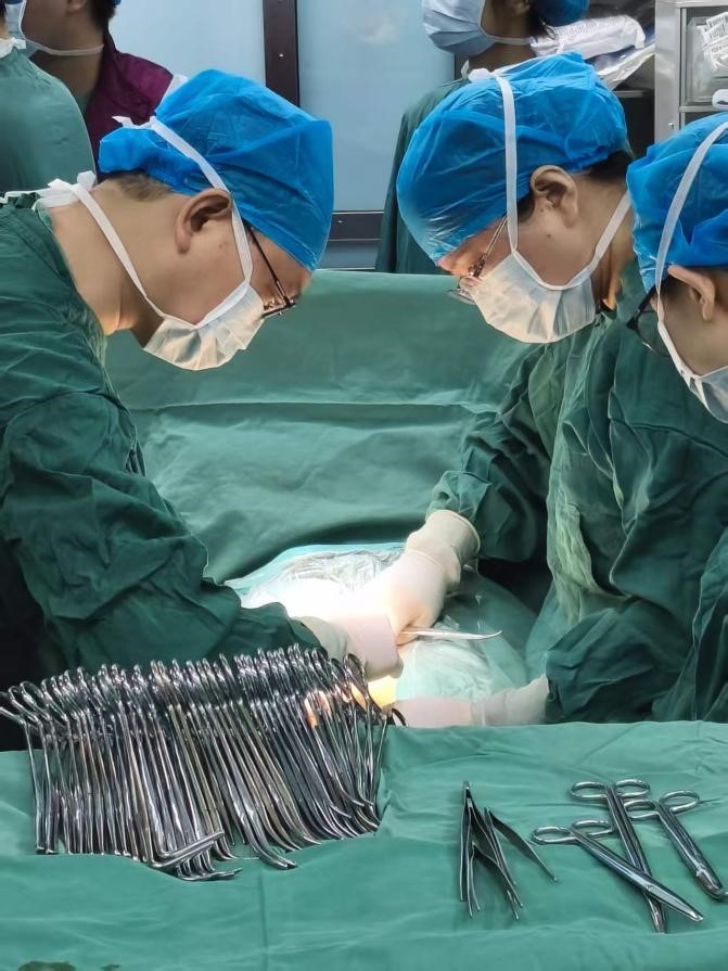 8小时精准手术！多学科协作救治晚期卵巢癌患者 - 图1