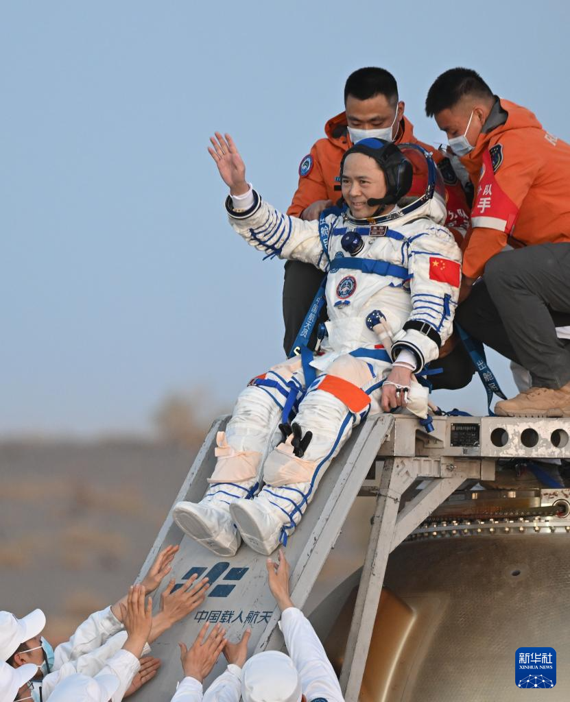 神舟二十一号航天员乘组返回任务取得圆满成功 - 图5