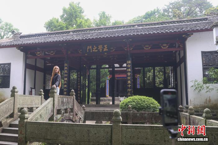 多国“洋网红”走进江西庐山白鹿洞书院 感受中国古老书院文化 - 图3