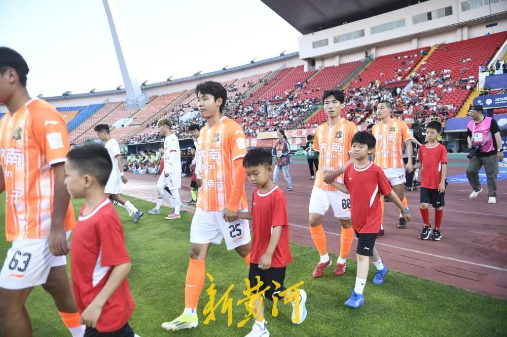 百名足球少年亮相齐鲁超赛，济南青训新力量亮相齐鲁超赛 - 图5