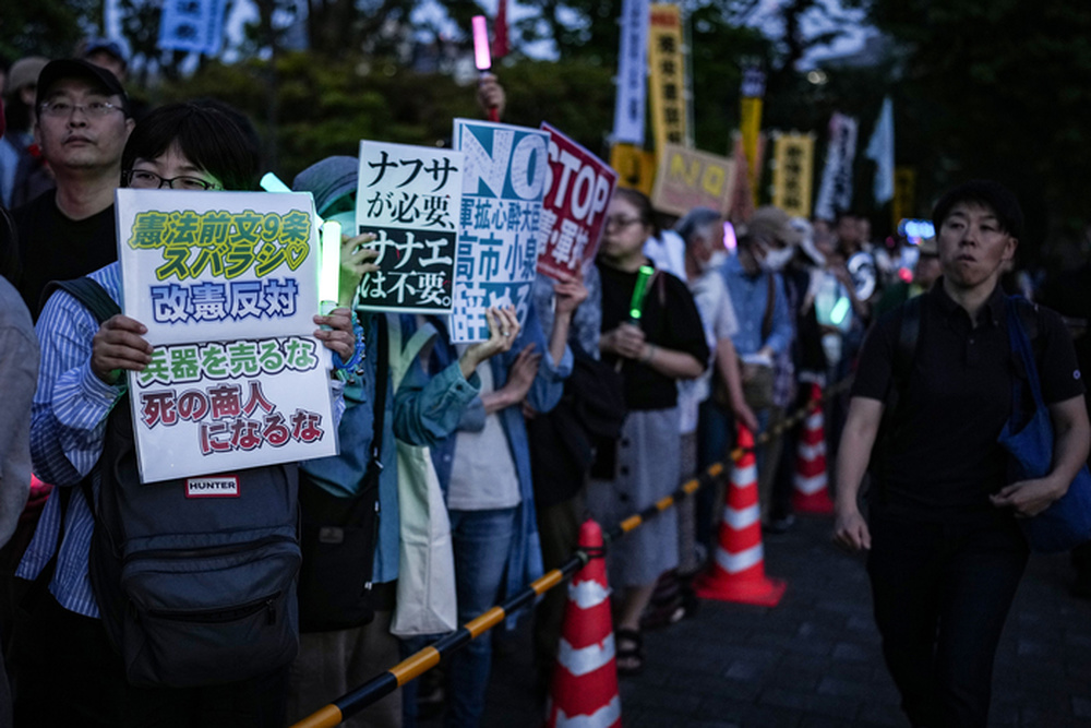 日本情报体系加速重构；埃博拉疫情疑似病例数破千；国际油价涨破90美元｜新黄河·环球午报 - 图6