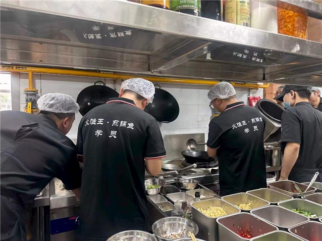 火渔王煎锅鱼“轻厨师化”的技术底牌 - 图2
