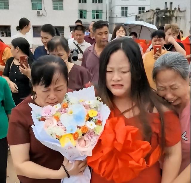 9岁女孩弄坏朋友家的沐浴露，因怕挨打出走，失联22年后与家人团聚 - 图1