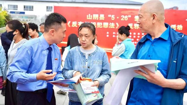 山阴县开展爱路护路暨《反有组织犯罪法》集中宣传活动 - 图3