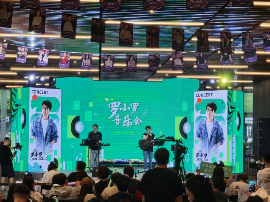 高手扎堆！闵行“歌王”争霸赛新虹街道海选收官，将组建“草根”音乐厂牌 - 图1