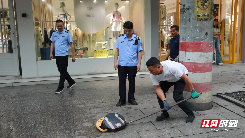 耒阳开展清障行动 还路于民 - 图1