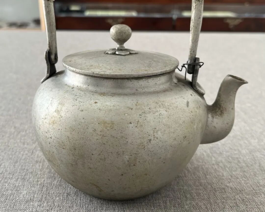 男子翻出家中老物件，拿来倒酒还直呼好用，不料中毒住进医院！医生提醒：身边这类东西别乱用 - 图1