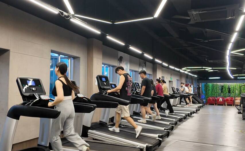 好评中国丨向新向优 体育消费活力奔涌 - 图4