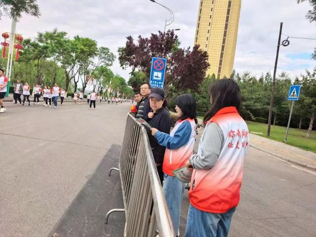 畅跑襄垣赛道 共筑无毒防线——襄垣借十公里跑步赛事开展沉浸式禁毒宣教 - 图3