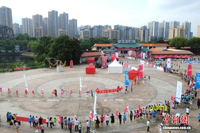 四十年接力 重庆历史最悠久的长跑比赛鸣枪起跑 - 图3