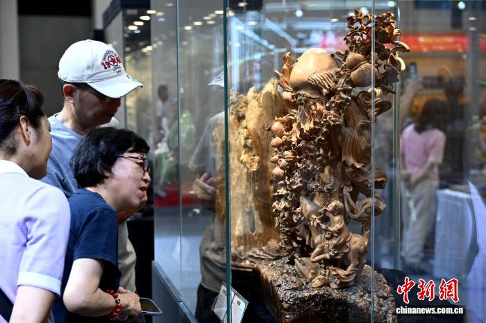 2026中国工艺美术博览会福州开幕 荟萃万千精品 - 图2