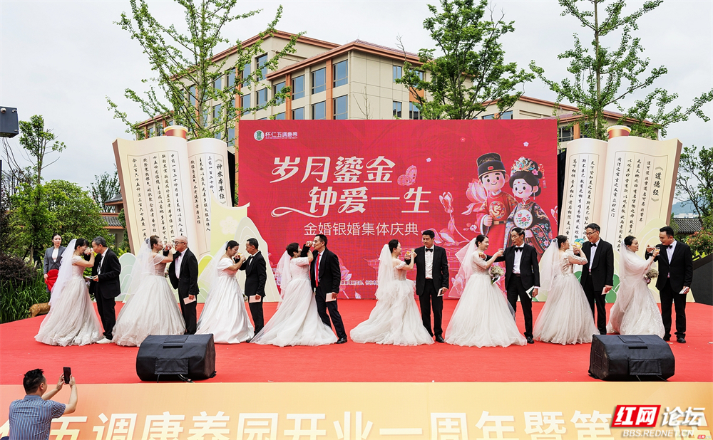 从青丝到白发，他们用半生诠释“我爱你” - 图2