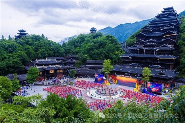 狮龙古脉，马奔新章——夏冰总导演彭水踩花山风华录 - 图2