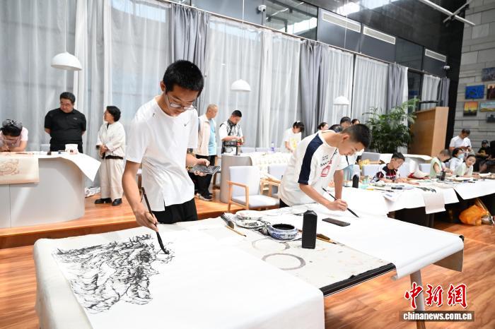 第六届 “彩墨丹青——丹青铸梦行” 全国及海外华裔青少年美术书法摄影作品展启幕 - 图1