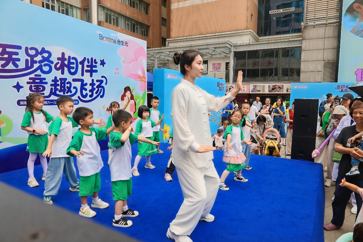 “六一”前夕，湖南省妇幼保健院的早产宝宝“回家”了 - 图4