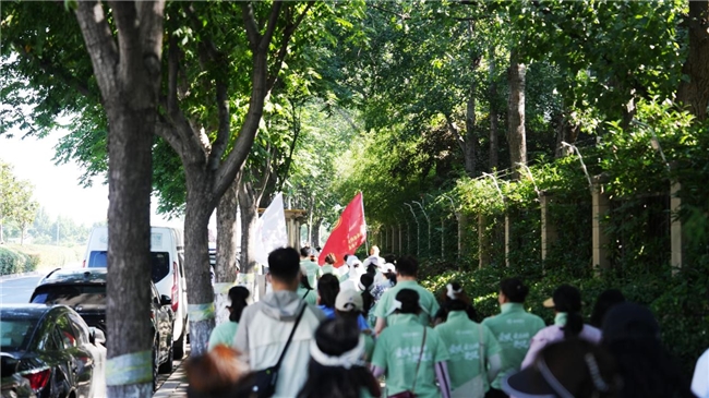 城市公益行·爱眼、爱运动、更健康——让爱看得见，天真无“斜”健步走活动在郑温暖举行 - 图10