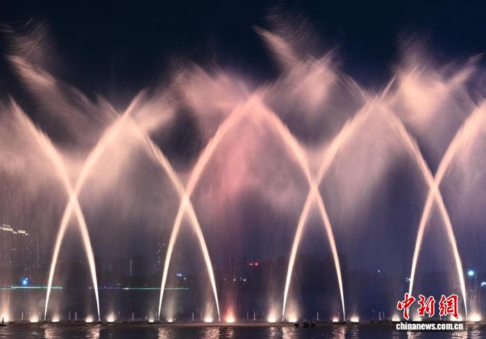浙江杭州：科技与光影点缀璀璨夜景 - 图1