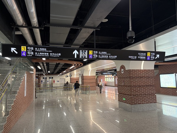 站台扩容空间变宽敞，换乘绕行却添新烦恼，宝山路站改造后引乘客热议 - 图1