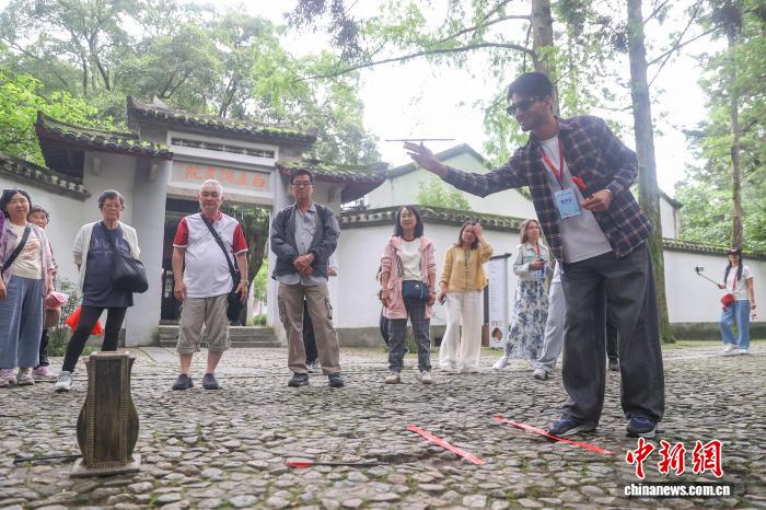 多国“洋网红”走进江西庐山白鹿洞书院 感受中国古老书院文化 - 图4