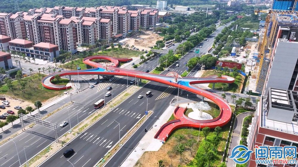 泉州市区北峰学园人行天桥全面完工 - 图1
