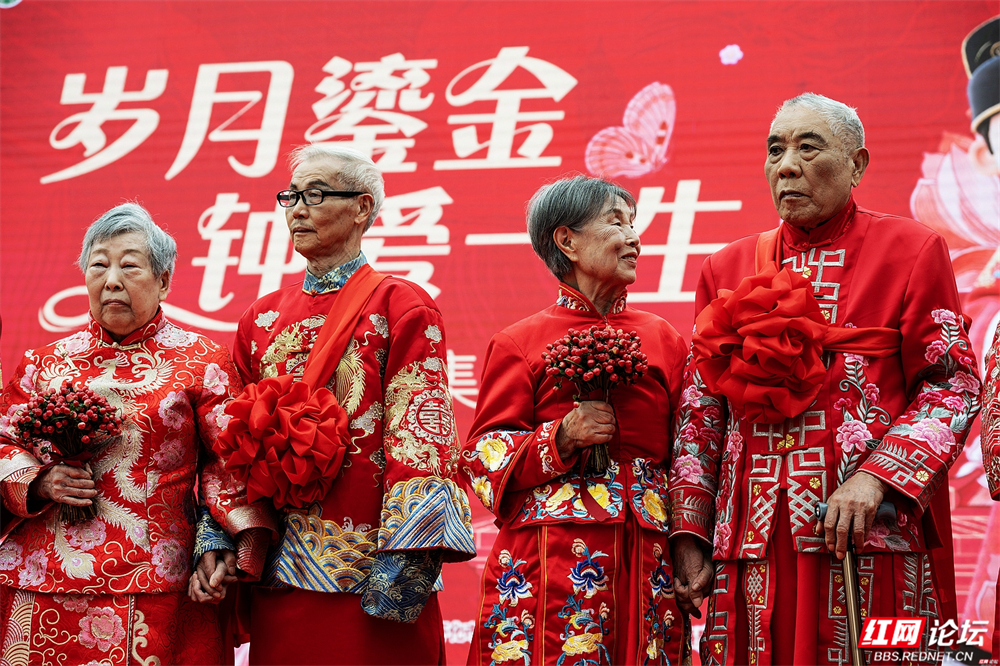 从青丝到白发，他们用半生诠释“我爱你” - 图5