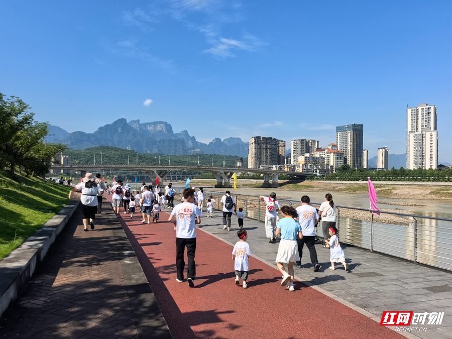 为爱奔跑！张家界江与城幼儿园别样六一欢乐多 - 图3