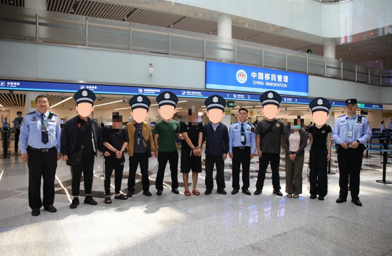 海南警方赴泰成功押解7名私彩赌博嫌犯回国 - 图1