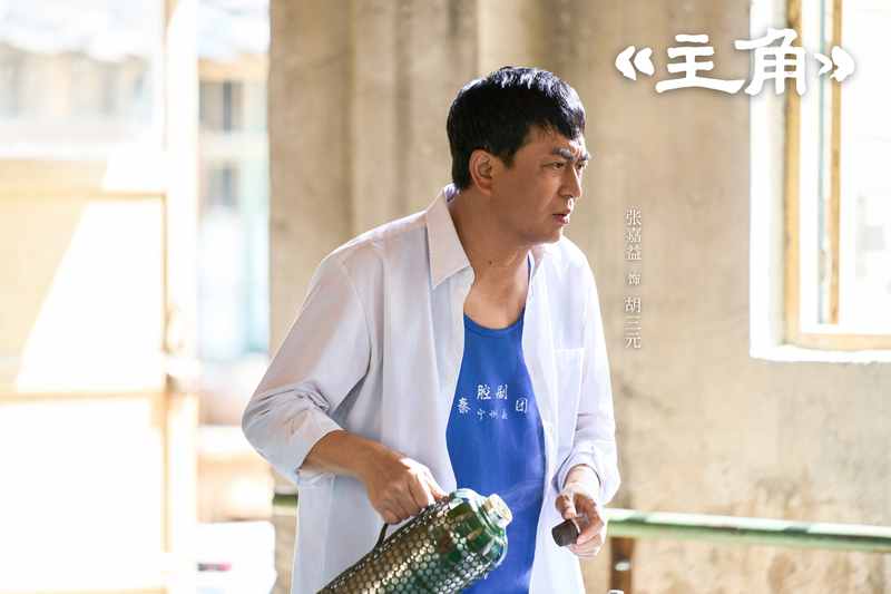 《主角》张嘉益：不认命、不妥协 心里的光就永远不会灭 - 图2