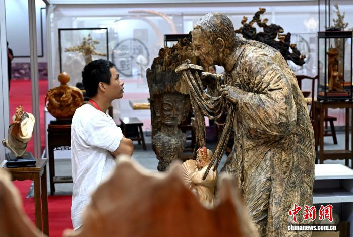 2026中国工艺美术博览会福州开幕 荟萃万千精品 - 图5