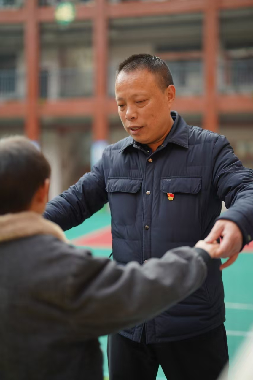 张盈富：红网镜头里的“学习达人”，大山深处的“燃灯校长”｜红网25年·红言知己 - 图5